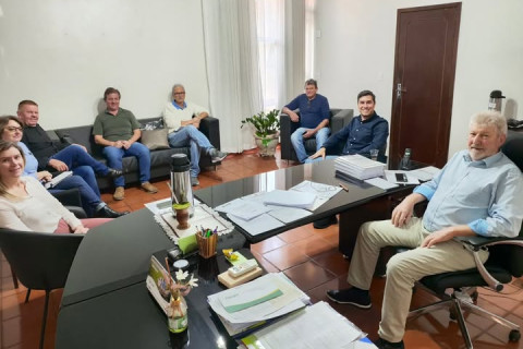 Superintendente do Ministério da Pesca visita Nova Santa Rosa e promete intervir junto ao IAT pela liberação de outorgas