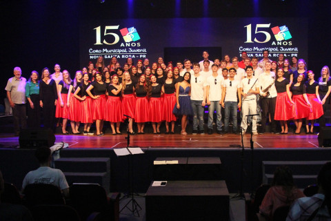 Espetáculo “Entre Notas e Apostas” do Coro Municipal Juvenil de Nova Santa Rosa encanta público em duas sessões